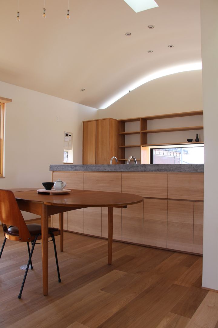 House in Uenokurumazaka, Mimasis Design／ミメイシス デザイン Mimasis Design／ミメイシス デザイン 餐廳 木頭 Wood effect