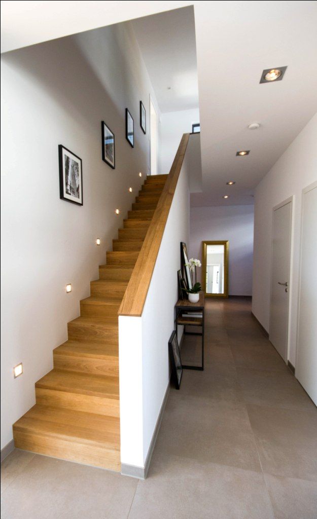 Privathaus A, ALEXA SCHRAVERUS ALEXA SCHRAVERUS Modern corridor, hallway & stairs