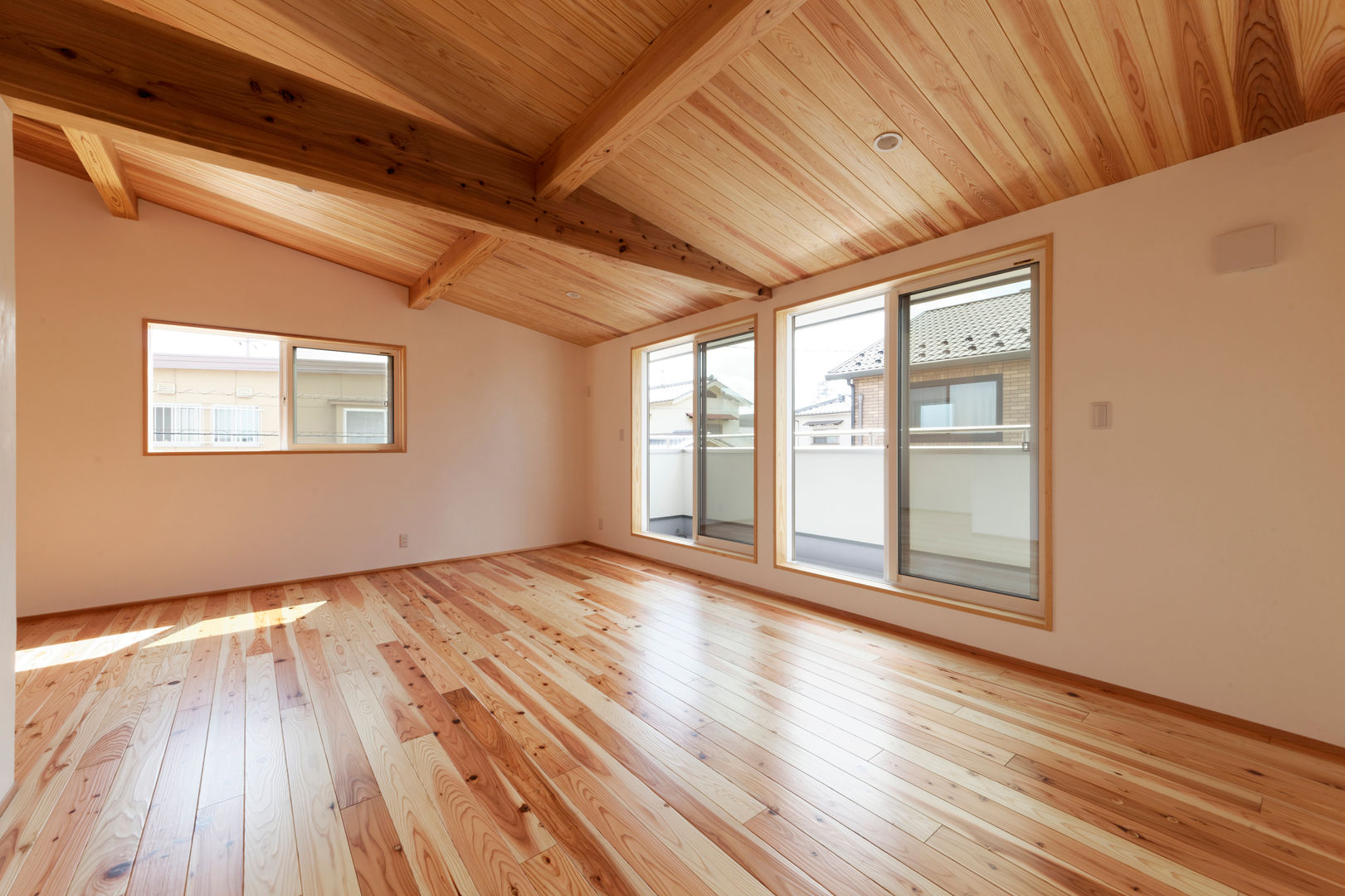 Ft-House okayama kurasiki, 三宅和彦／ミヤケ設計事務所 三宅和彦／ミヤケ設計事務所 Modern nursery/kids room Solid Wood Multicolored