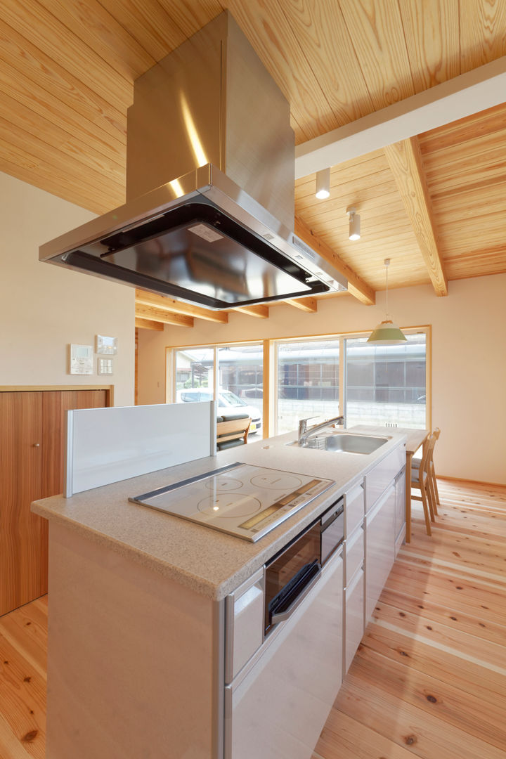 Ft-House okayama kurasiki, 三宅和彦／ミヤケ設計事務所 三宅和彦／ミヤケ設計事務所 Modern kitchen Solid Wood Multicolored