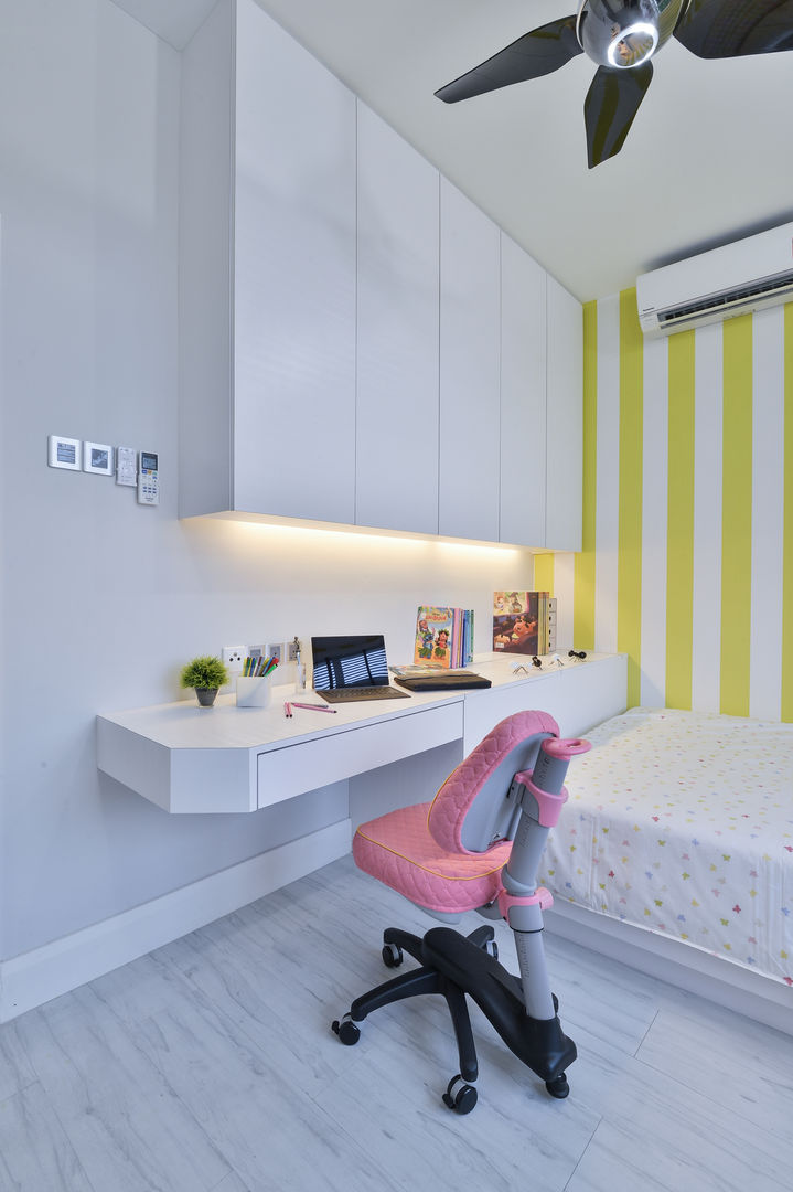 Ultramodern Loft | CONDOMINIUM, Design Spirits Design Spirits Modern style bedroom