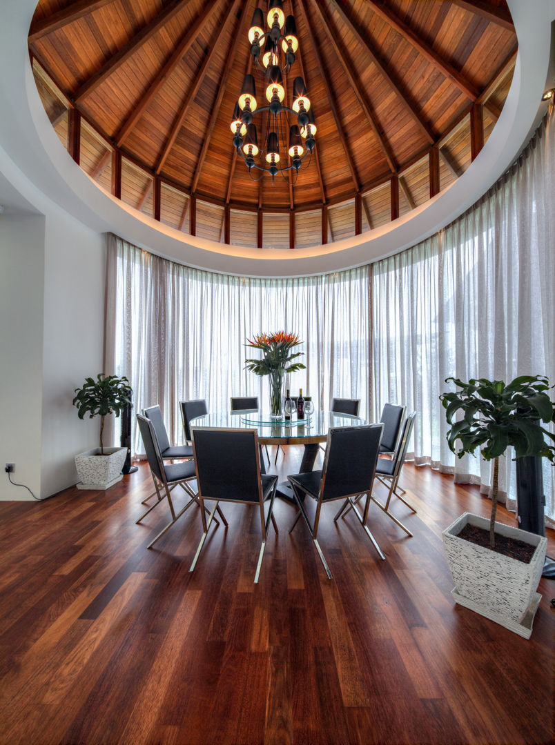 Majestic Contemporary | BUNGALOW , Design Spirits Design Spirits Minimalist dining room