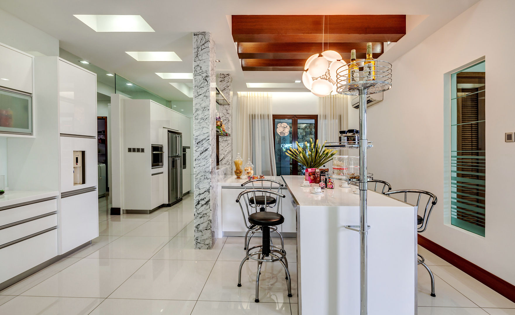 Majestic Contemporary | BUNGALOW , Design Spirits Design Spirits Cocinas minimalistas