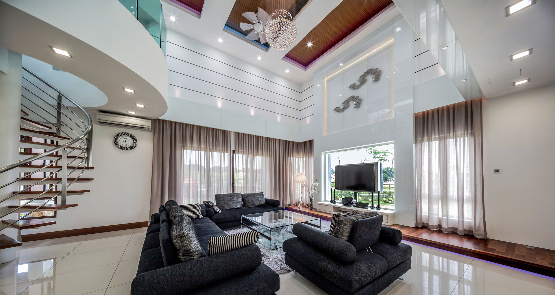 Majestic Contemporary | BUNGALOW , Design Spirits Design Spirits Phòng khách phong cách tối giản