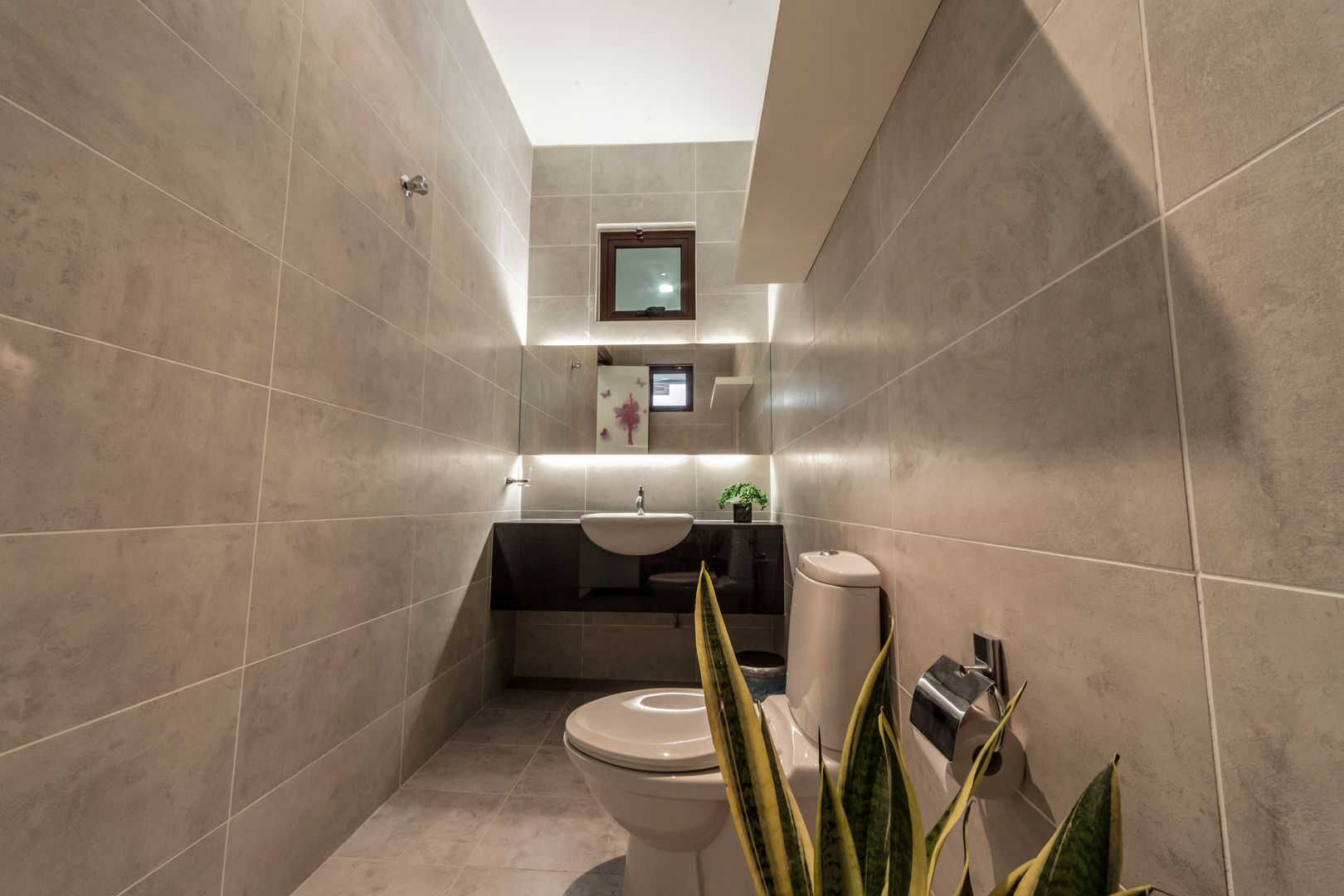 Majestic Contemporary | BUNGALOW , Design Spirits Design Spirits Minimalist style bathroom