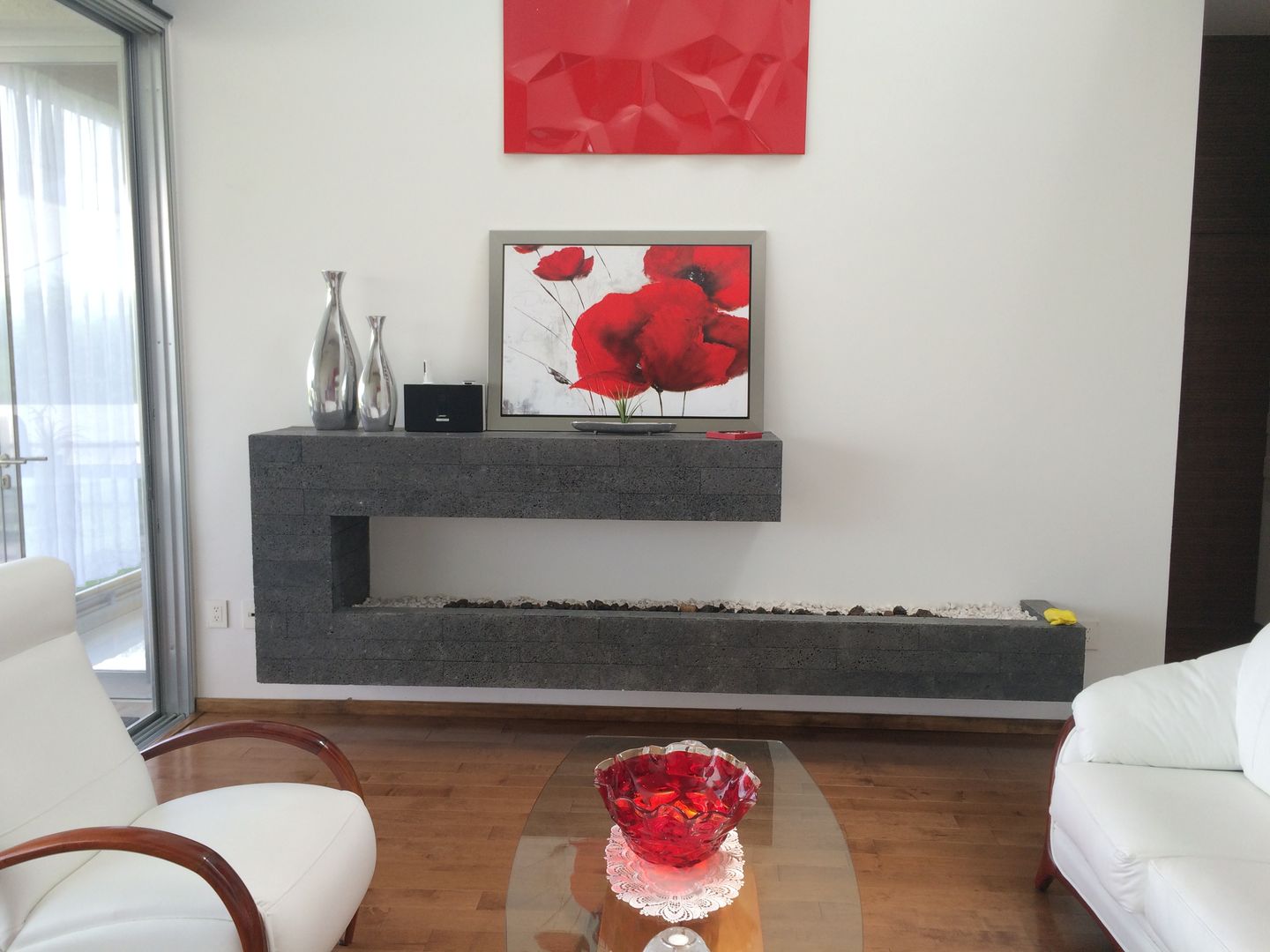 Mueble sala homify Salones de estilo moderno Piedra Accesorios y decoración