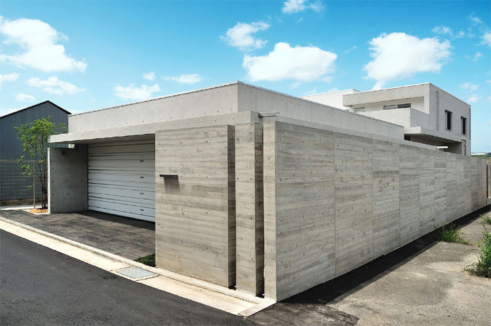 6台駐車可能なビルトインガレージのある邸宅, JPホーム株式会社 JPホーム株式会社 Modern houses Concrete