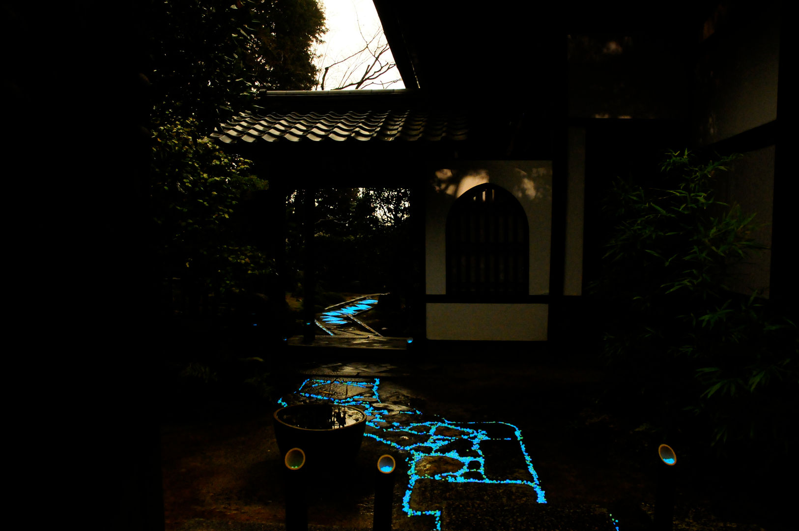 Zen Garden in Ryoan-ji Park, Kyoto, Lucedentro s.r.l. Lucedentro s.r.l. ミニマルな 庭 ガラス