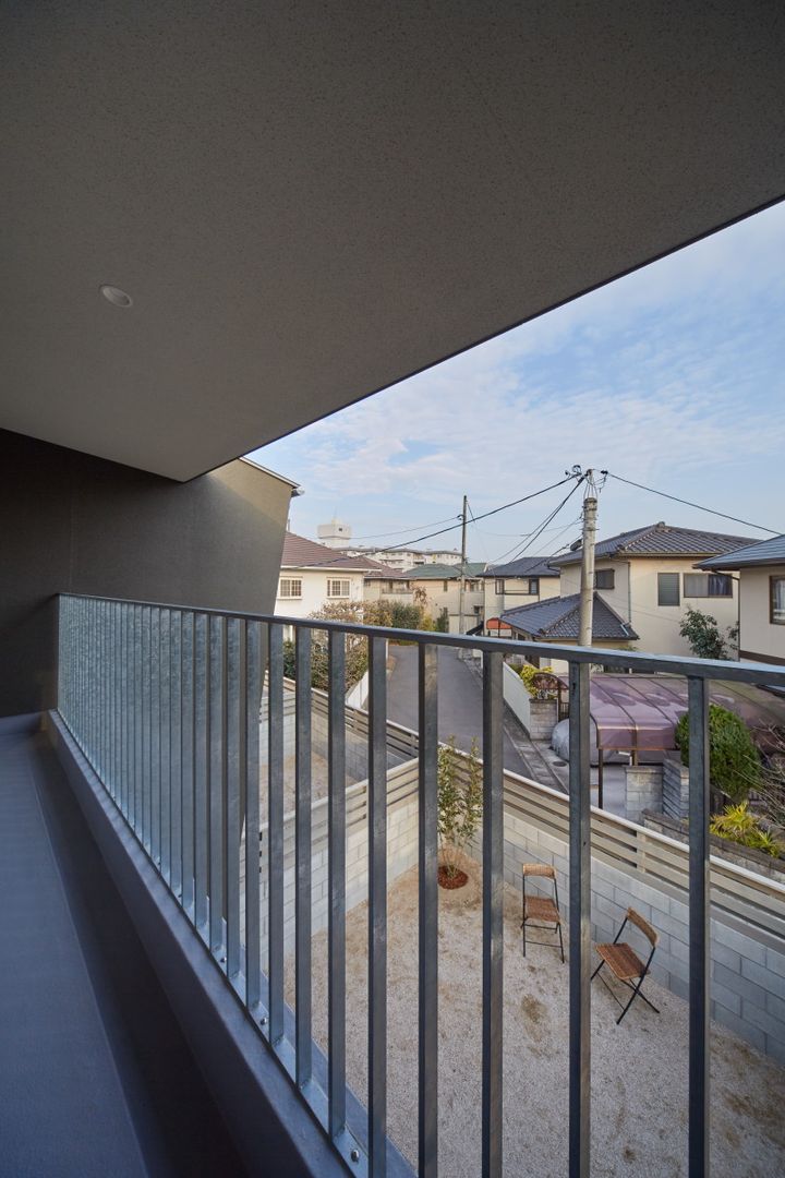 CLAIR KORAKUEN, toki Architect design office toki Architect design office Modern style balcony, porch & terrace