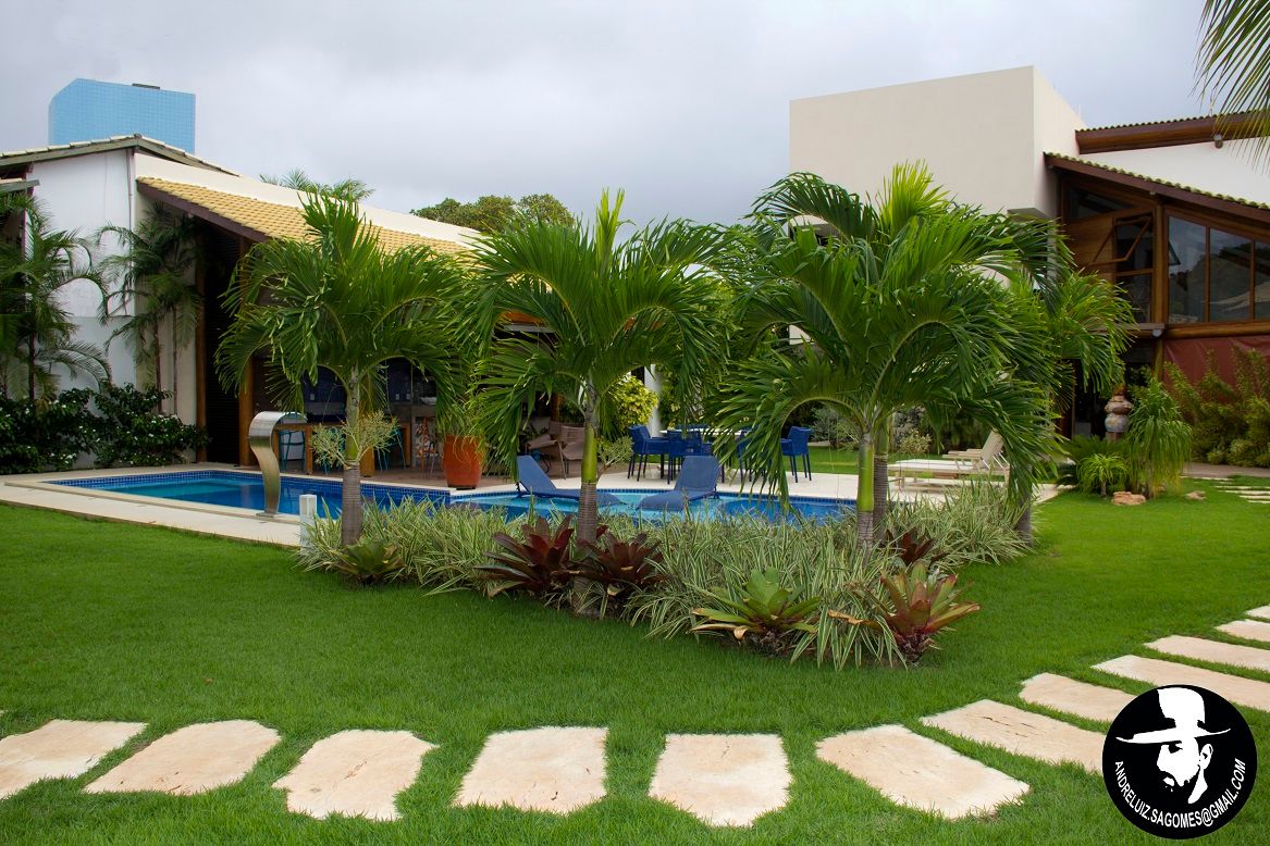 CASA DE PRAIA EM CONDOMINIO - GUARAJUBA / BAHIA, Tânia Póvoa Arquitetura e Decoração Tânia Póvoa Arquitetura e Decoração Jardines de estilo tropical Mármol