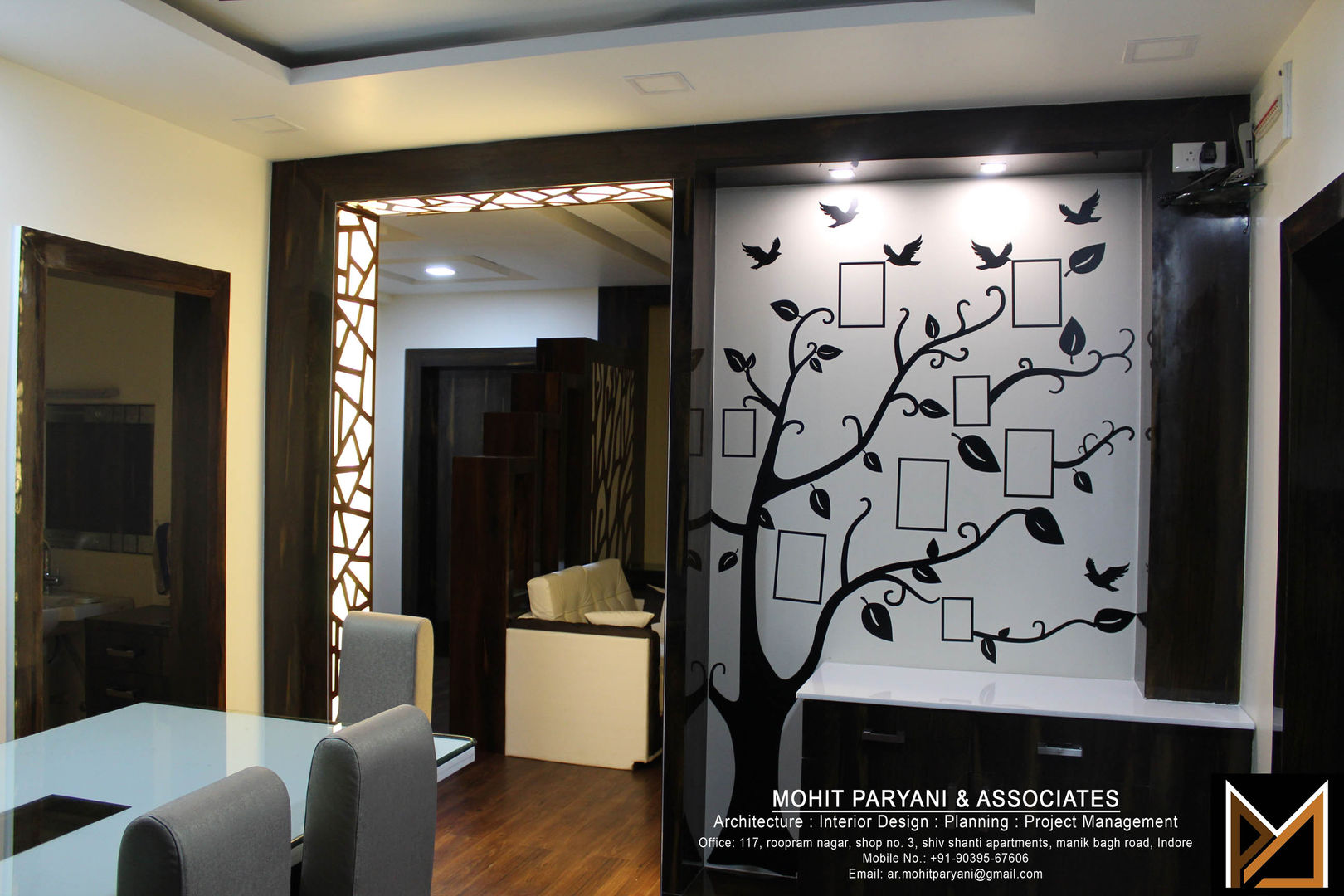 Mr. Jatin Lulla Ji interior , MOHIT PARYANI AND ASSOCIATES MOHIT PARYANI AND ASSOCIATES Modern dining room