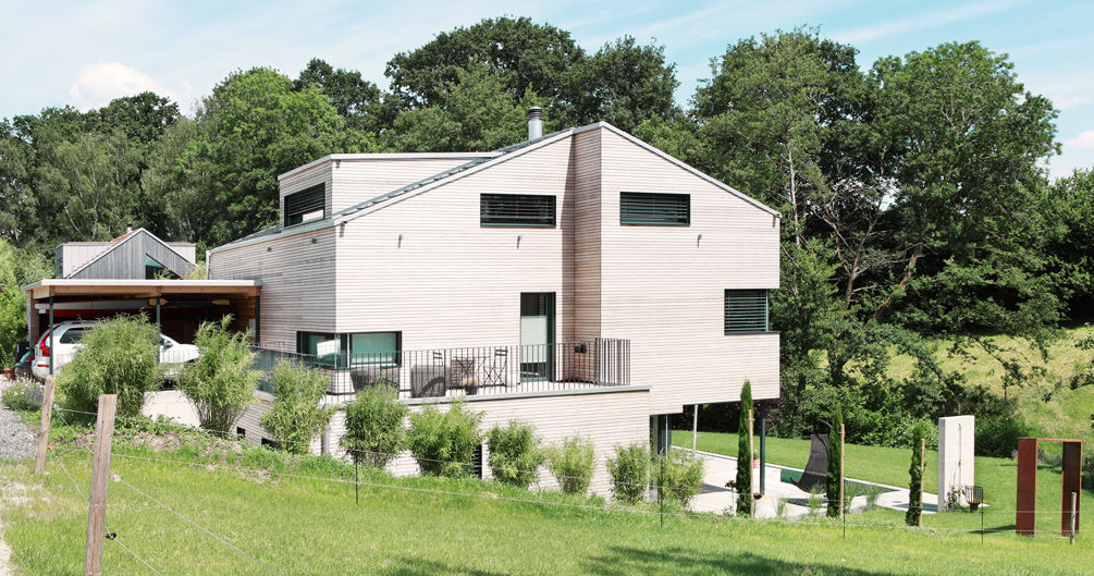 Villa aus Holz am Murtensee, Unica Architektur AG Unica Architektur AG Casas modernas