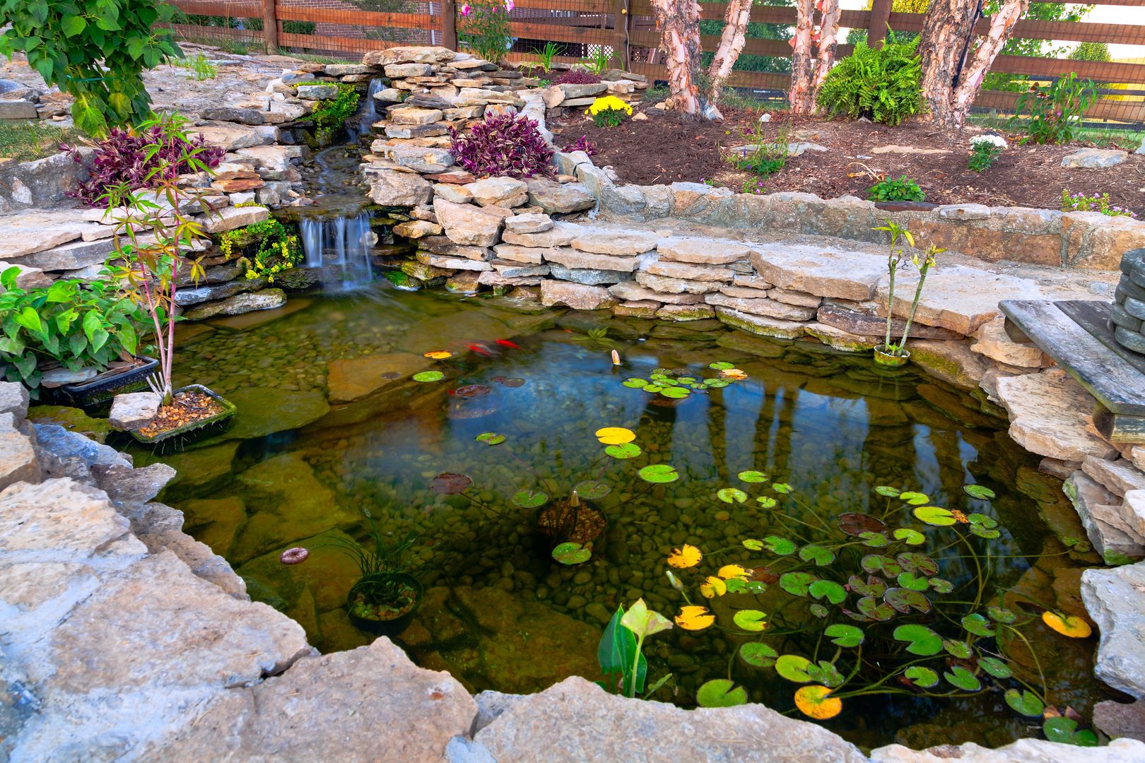 12 Hermosas lagunas y estanques para hacer en tu jardín