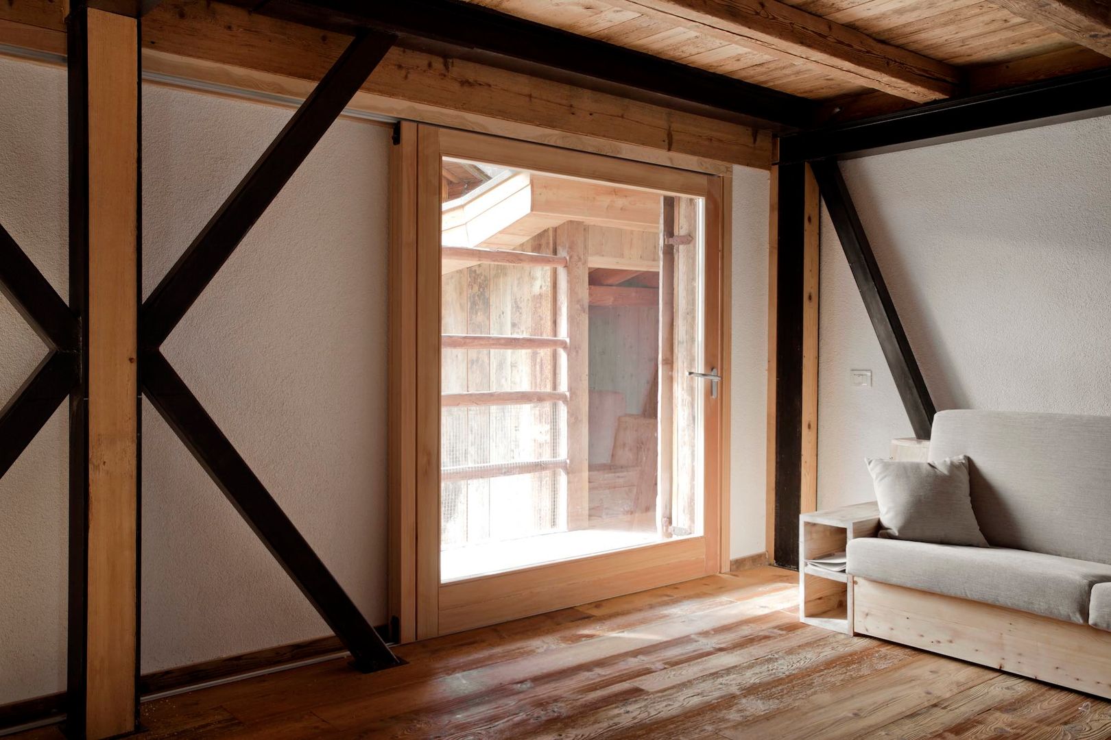 FVL, ALDENA ALDENA Puertas y ventanas de estilo rústico Madera Acabado en madera