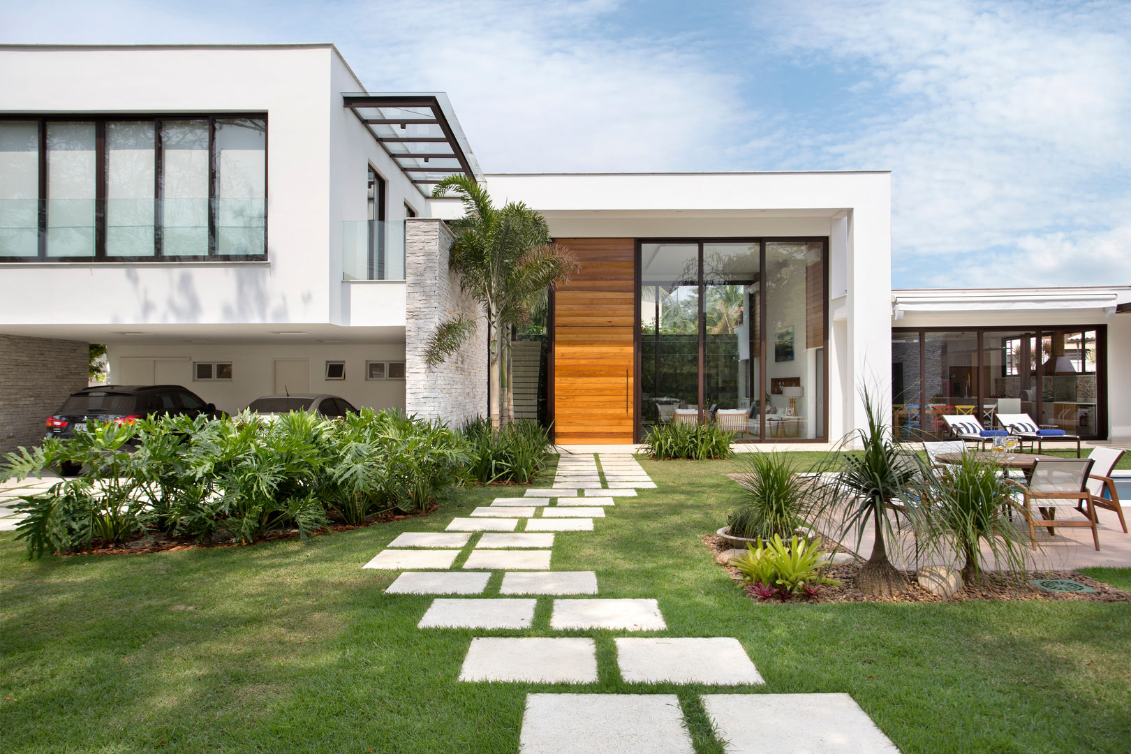 homify Casas modernas Vidrio