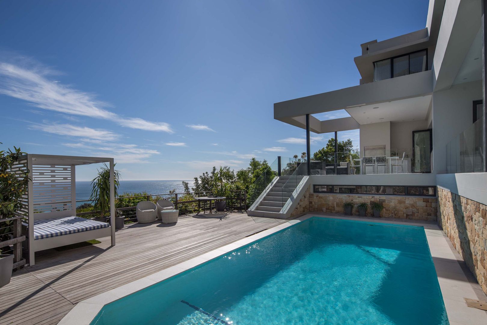 HOUSE I CAMPS BAY, CAPE TOWN I MARVIN FARR ARCHITECTS MARVIN FARR ARCHITECTS Modern balcony, veranda & terrace