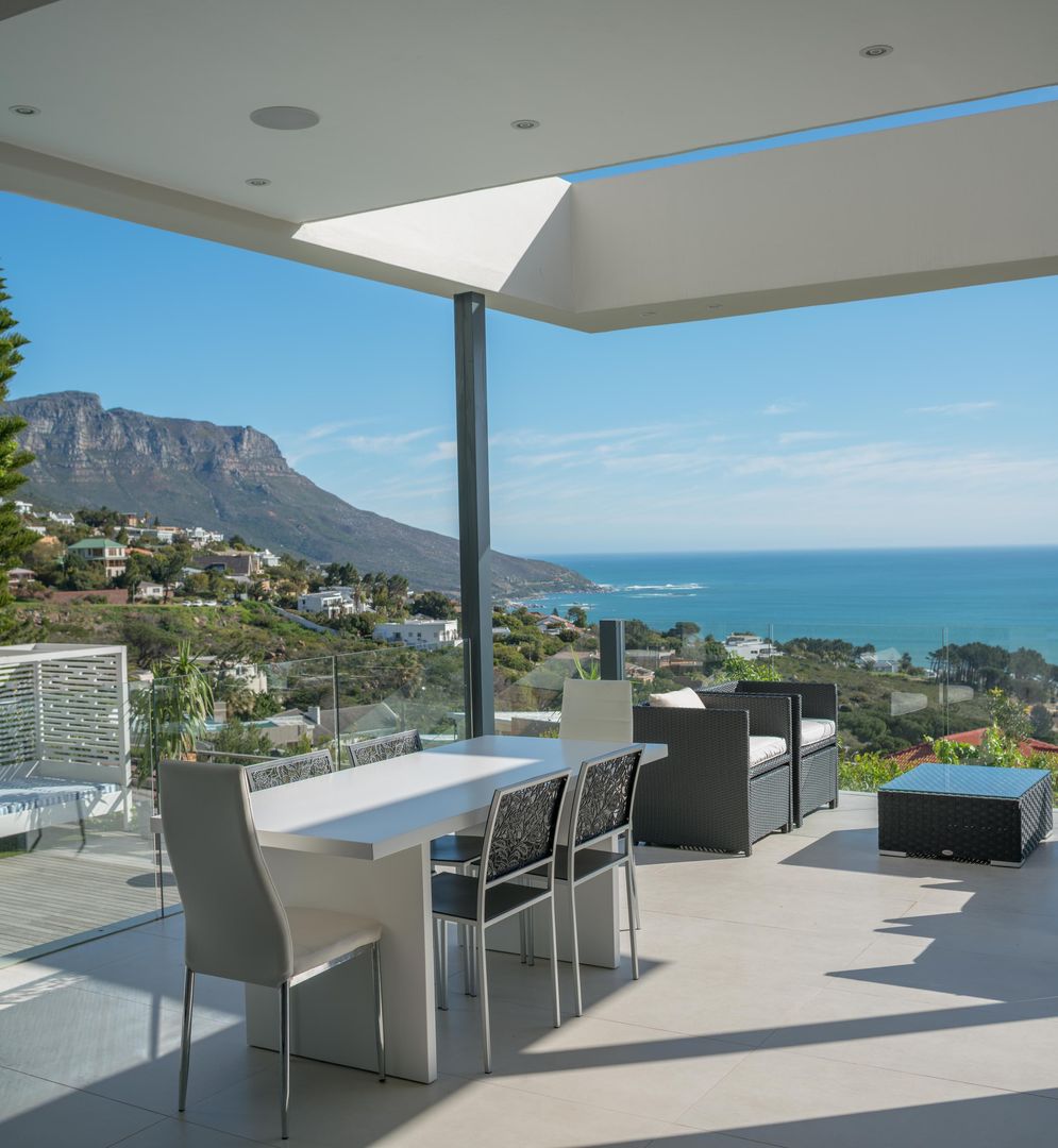 HOUSE I CAMPS BAY, CAPE TOWN, MARVIN FARR ARCHITECTS MARVIN FARR ARCHITECTS ระเบียง, นอกชาน