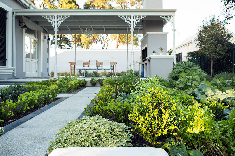 Outdoor Seating Area alongside Kitchen Garden Red Daffodil Classic style garden