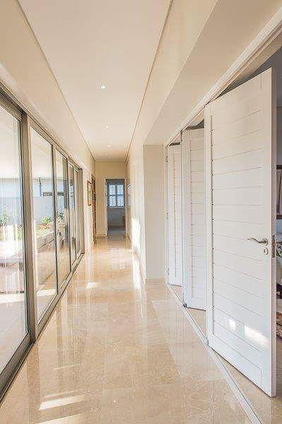 Simple yet beautiful home in Brettenwood, CA Architects CA Architects Minimalist corridor, hallway & stairs