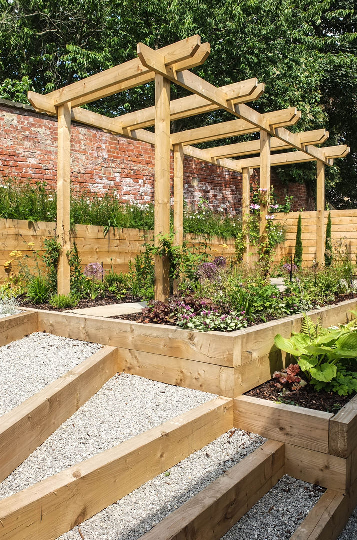 Modern Garden with a rustic twist Yorkshire Gardens Nowoczesny ogród pergola