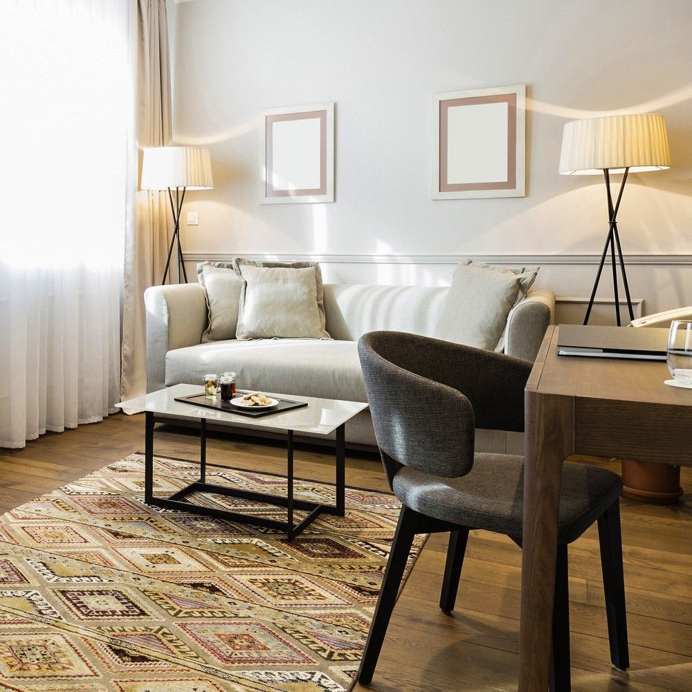 Angela / Stehleuchte Dreifuss / schwarz weiss skapetze® - Wo Licht auf Design trifft Living room Lighting