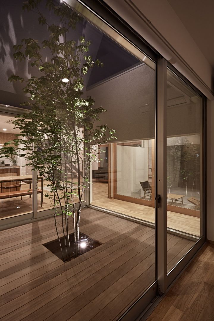 ホワイエのある家, toki Architect design office toki Architect design office Jardines modernos