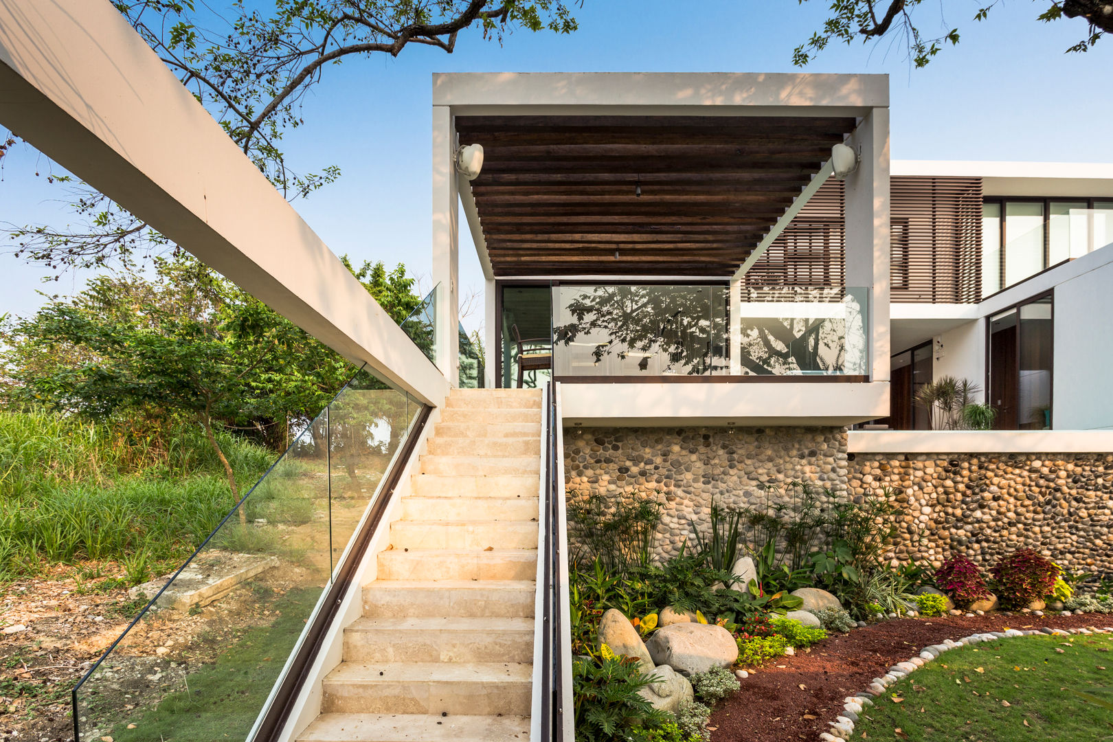 CASA GUAZUMA, Yucatan Green Design Yucatan Green Design Minimalist corridor, hallway & stairs