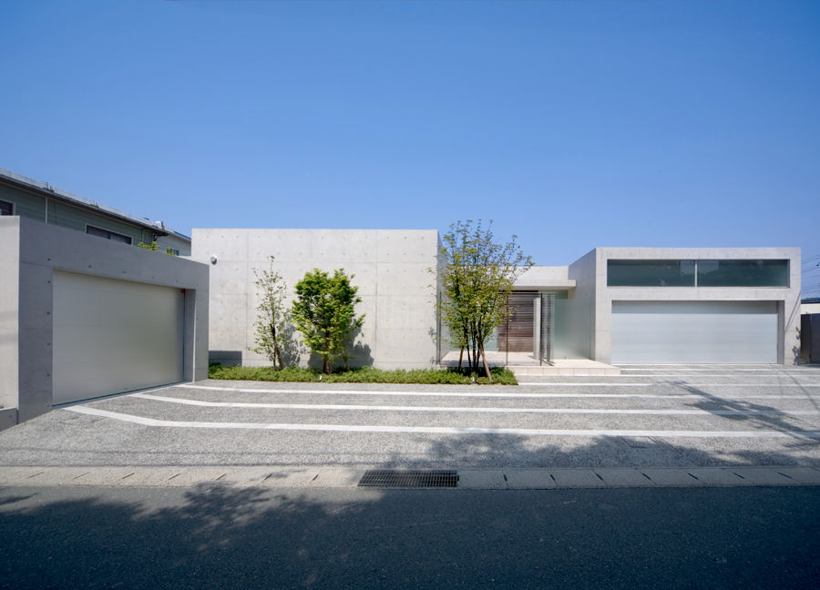 H COURT HOUSE 外観 Atelier Square モダンな 家 コンクリート 白色 コンクリート打ち放し,もだん,シンプル,モダン