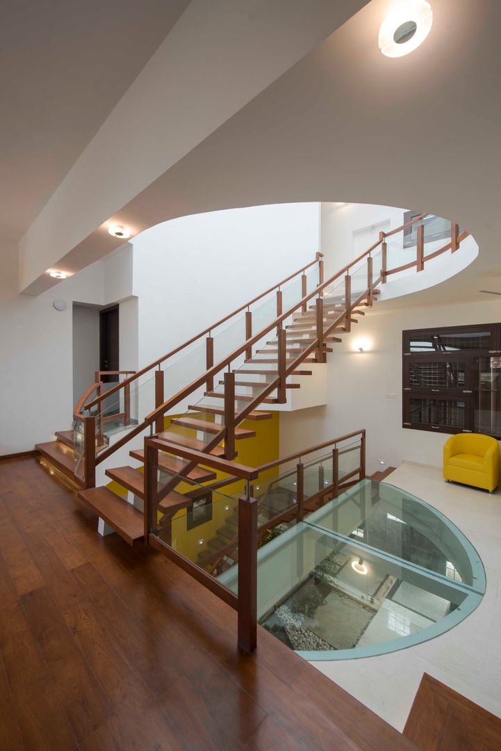 UMA GOPINATH RESIDENCE, Muraliarchitects Muraliarchitects Modern Corridor, Hallway and Staircase