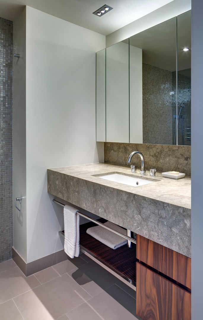 Richman Duplex Apartment, New York, Lilian H. Weinreich Architects Lilian H. Weinreich Architects Modern bathroom