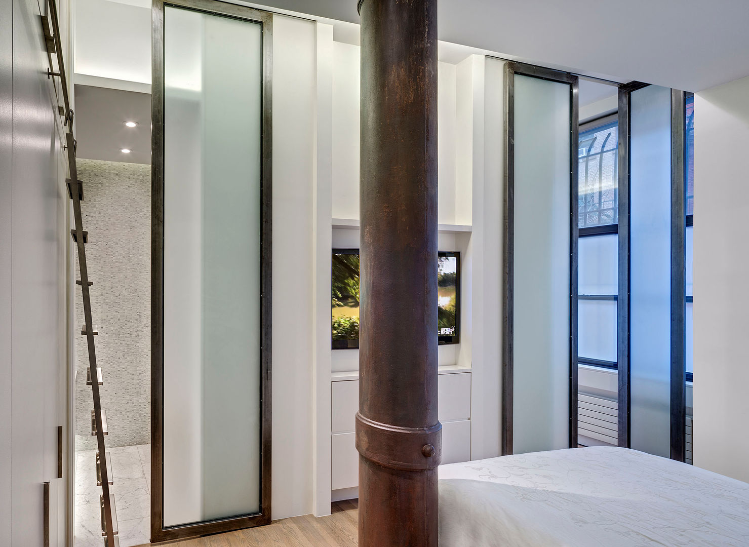 NOHO Duplex, New York, Lilian H. Weinreich Architects Lilian H. Weinreich Architects Kamar Tidur Modern Besi/Baja