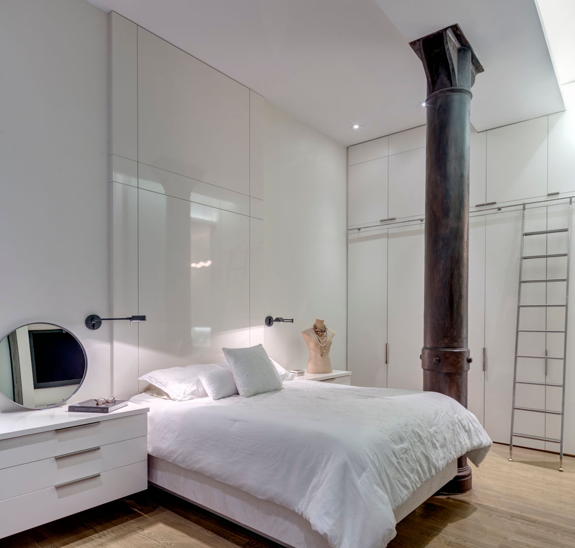 Master Bedroom with Integral Wall-Mounted Headboard and Floating Side tables Lilian H. Weinreich Architects Modern style bedroom