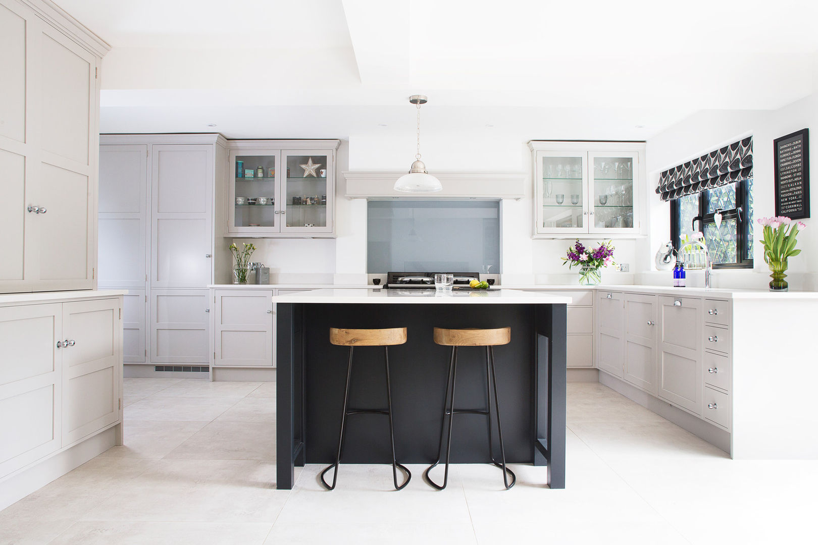 Classic, yet Contemporary Rencraft مطبخ Kitchen,black kitchen,kitchen island,kitchen cabinet