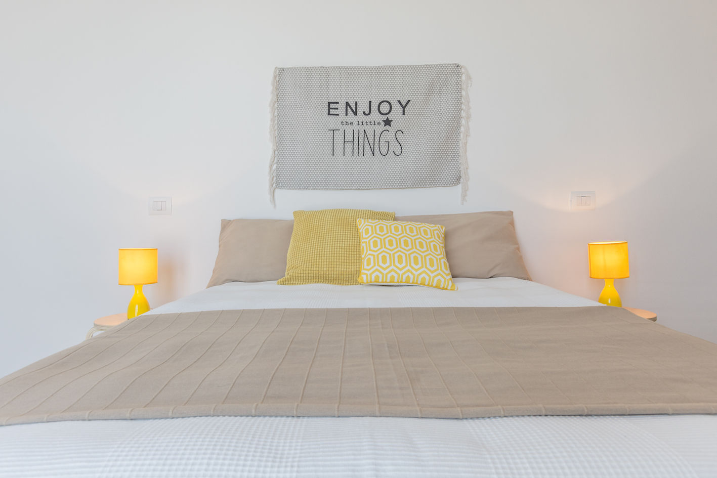 homify Modern Bedroom Textiles