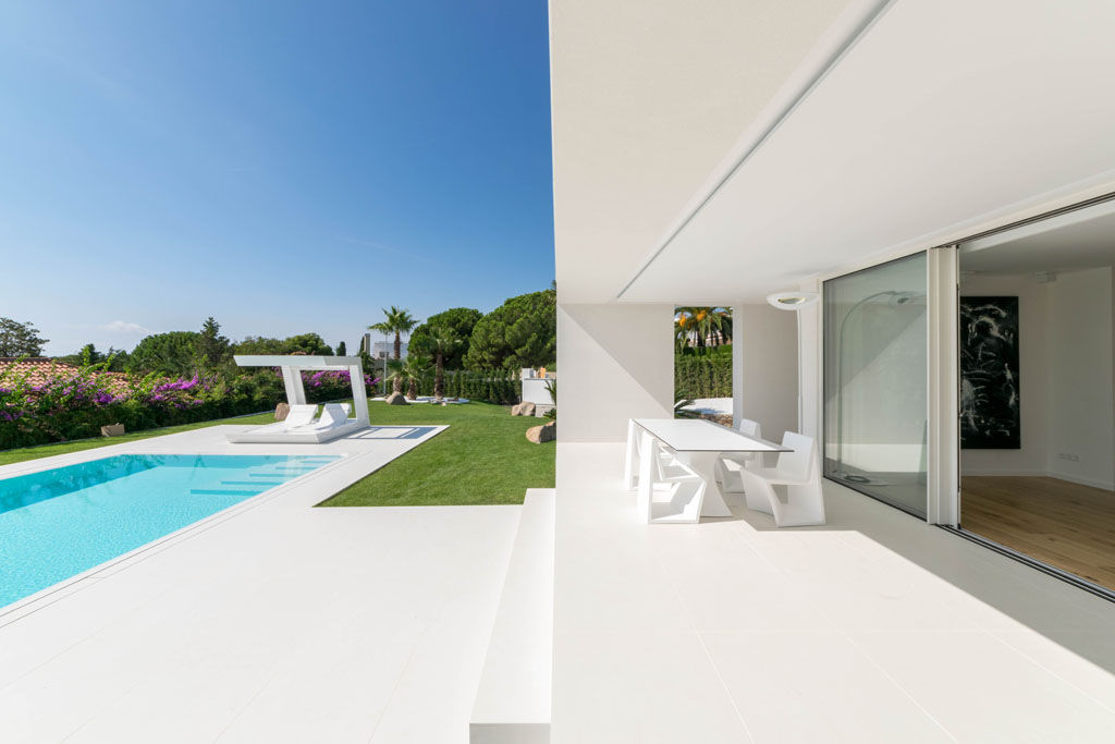 Herrero House - Exterior porch 08023 Architects Balcones y terrazas de estilo moderno