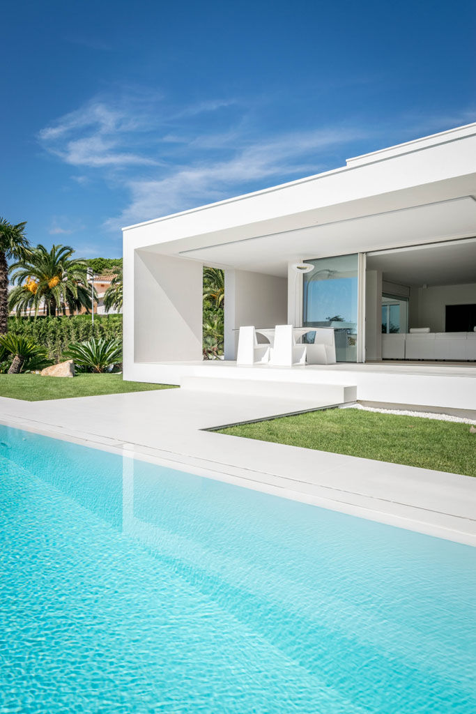 Herrero House - Exterior terrace 08023 Architects Casas de estilo moderno pool,terrace,porch,garden,white,08023architects