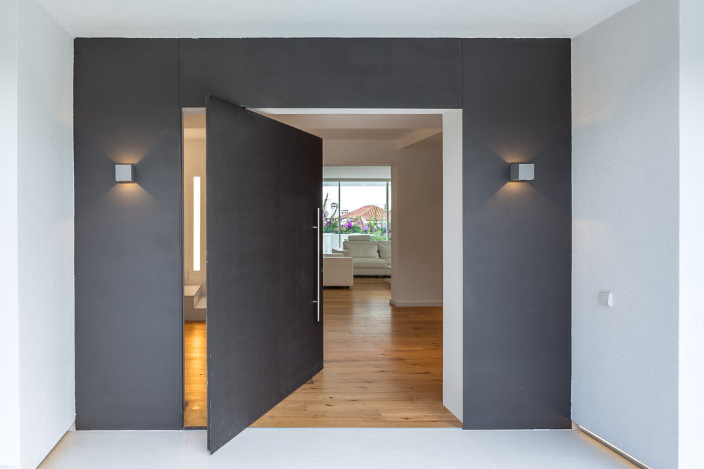 Herrero House - Main Door 08023 Architects Casas de estilo moderno Steel,door,design,minimalist,08023architects