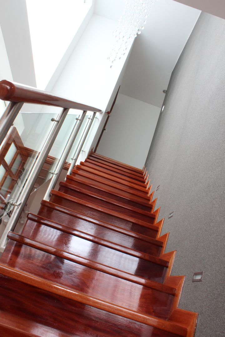 Remodelación Departamento LUHE, Soluciones Técnicas y de Arquitectura Soluciones Técnicas y de Arquitectura Corredores, halls e escadas minimalistas Madeira Efeito de madeira