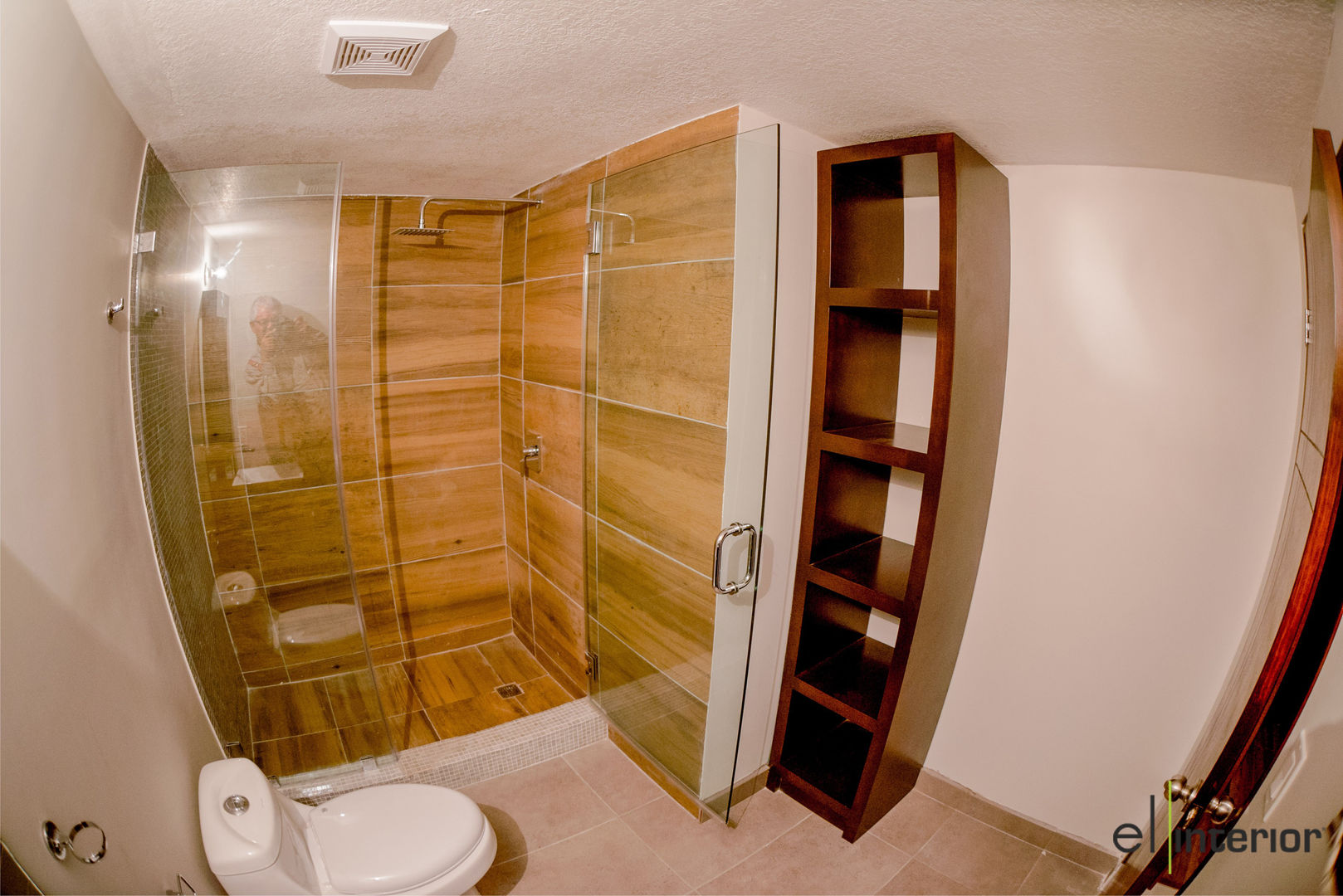 Departamento Quintas del Mar, el interior el interior Ванная комната в стиле модерн Дерево Эффект древесины