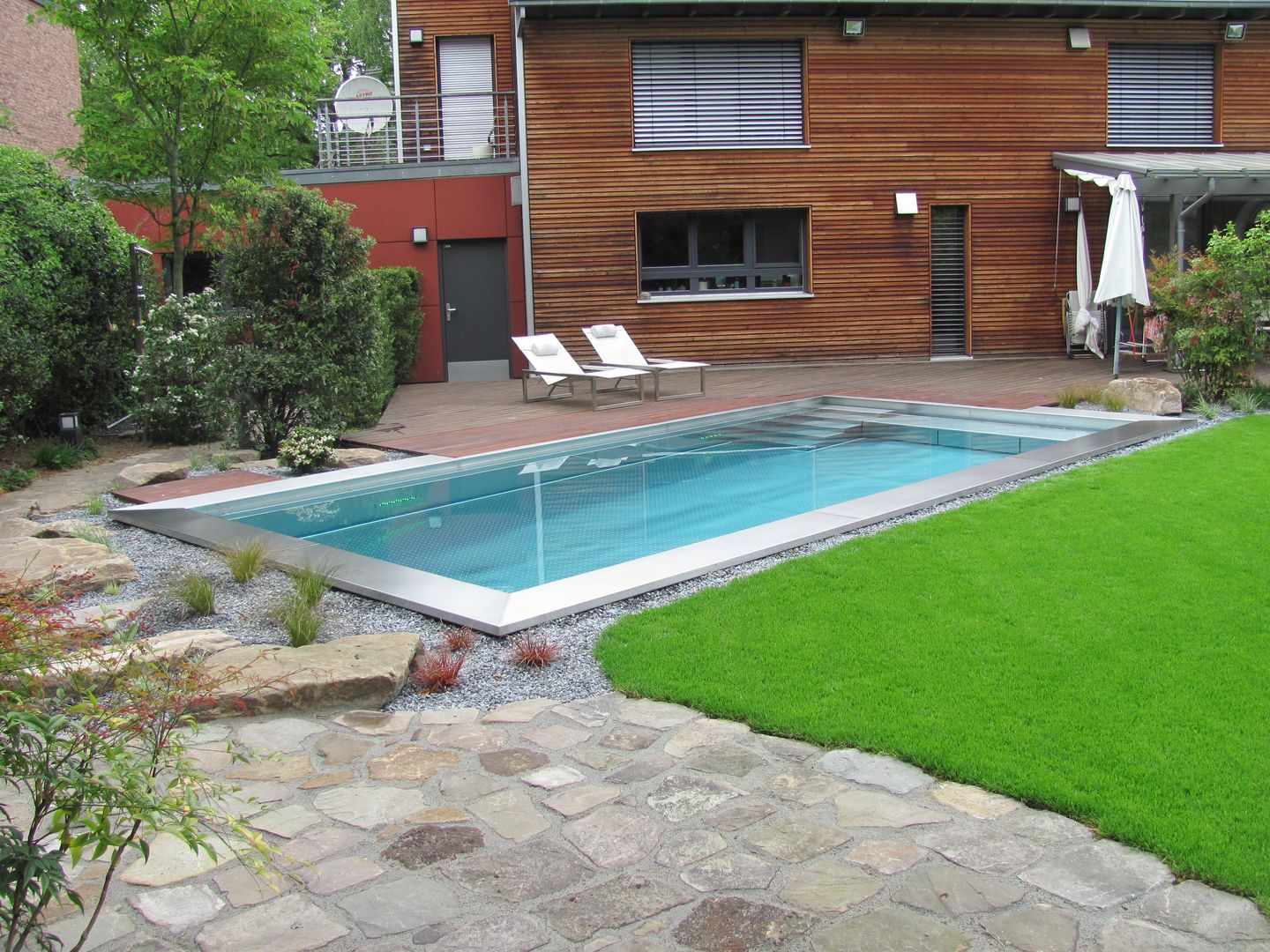 Edelstahlpool mit Skimmertechnik, Gegenstromanlage und Galabau, Hesselbach GmbH Hesselbach GmbH Piscinas modernas Ferro/Aço