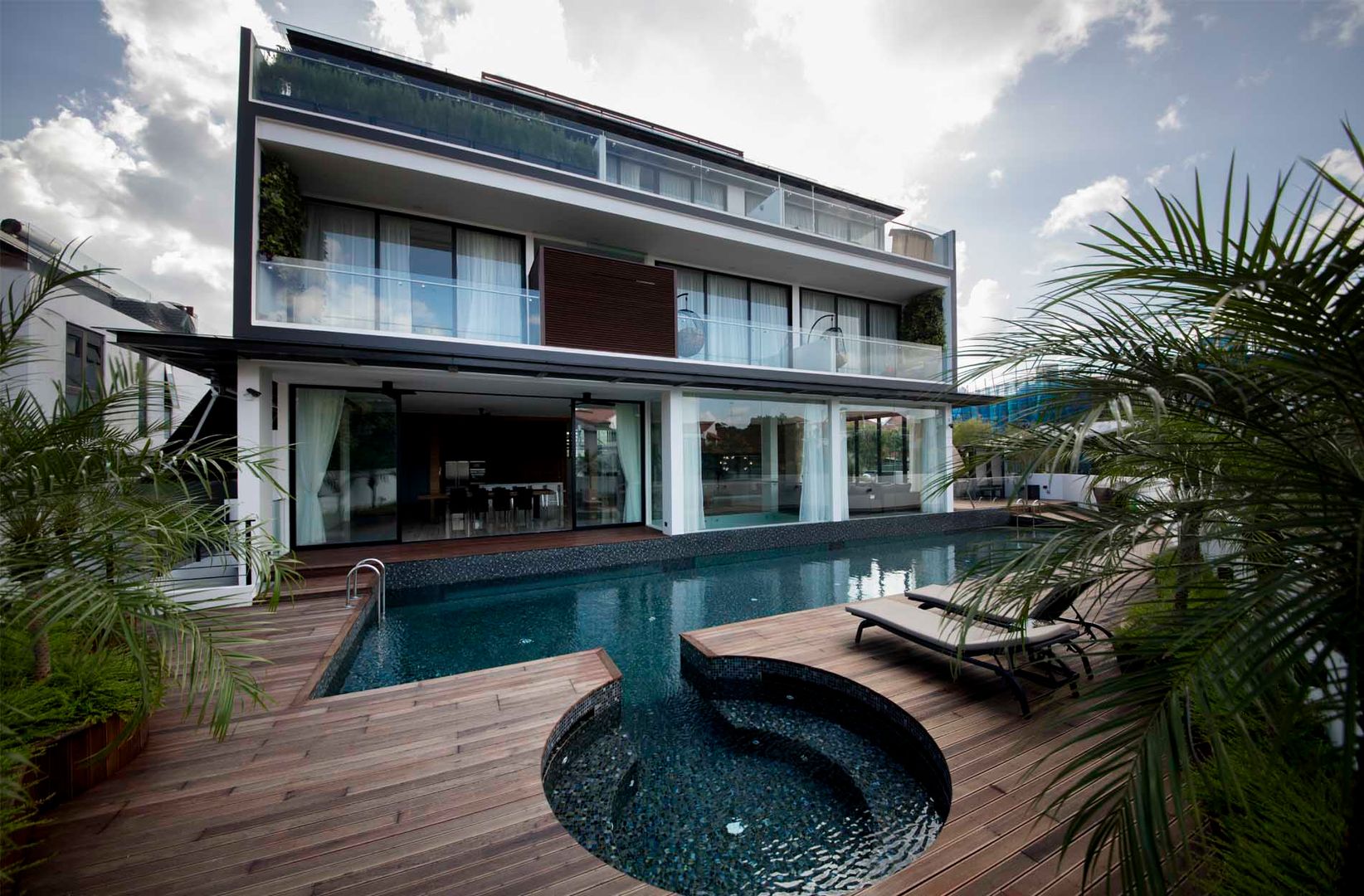 homify Modern pool