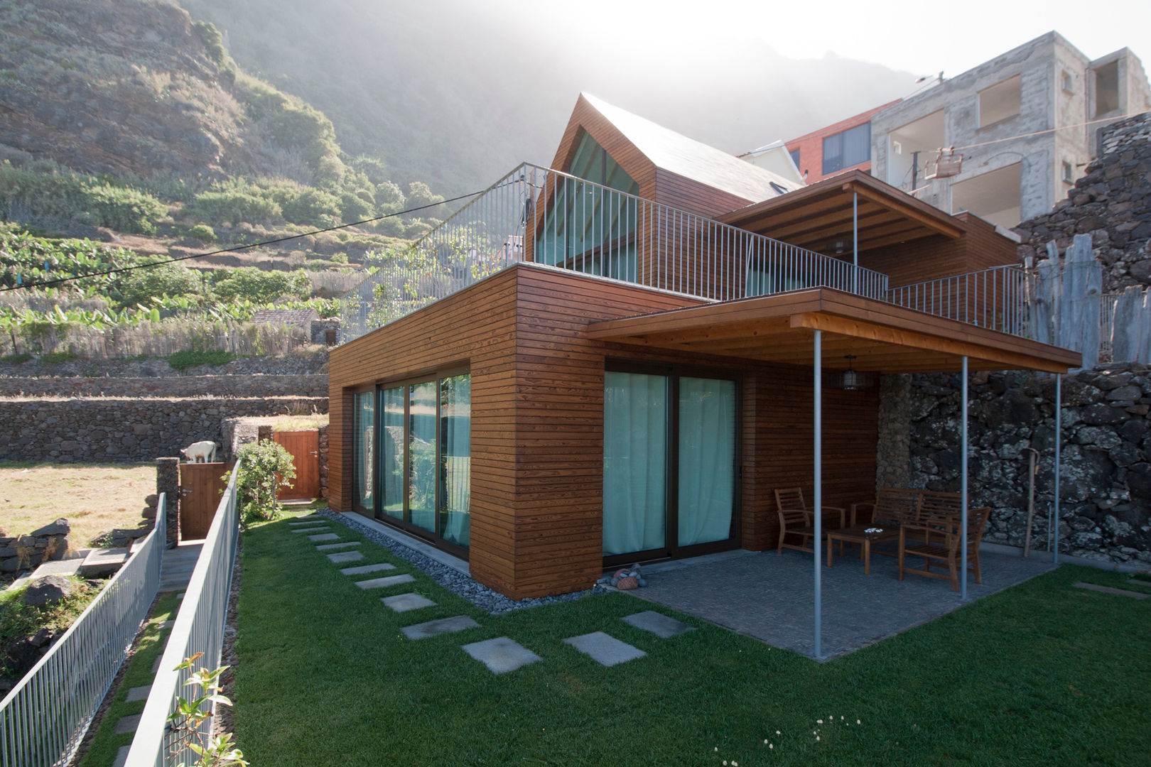 Casa com vista de cortar a respiração na Ilha da Madeira, Mayer & Selders Arquitectura Mayer & Selders Arquitectura Espacios comerciales Hoteles