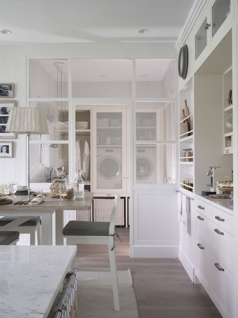 Relación de la cocina con el lavadero con área de planchado DEULONDER arquitectura domestica Cocinas de estilo rústico