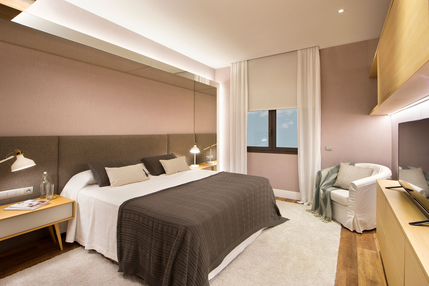 Suite for Ten, Egue y Seta Egue y Seta Mediterranean style bedroom