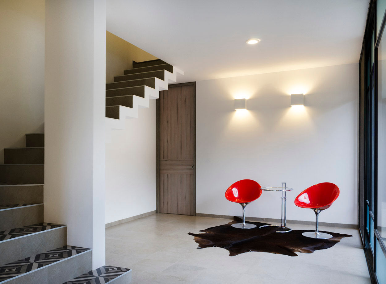 Casa Pilastra 180, VMArquitectura VMArquitectura Modern corridor, hallway & stairs Concrete