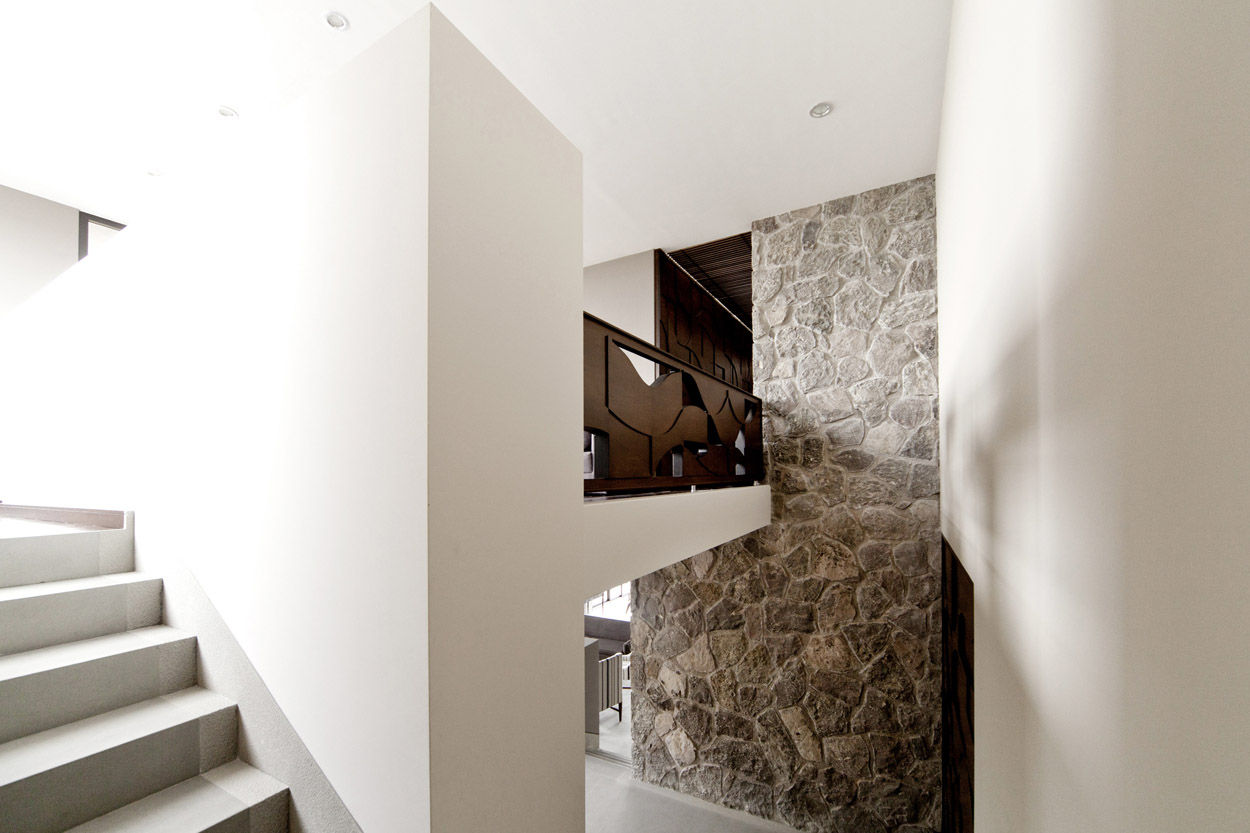 Casa Horizonte, VMArquitectura VMArquitectura Modern corridor, hallway & stairs Concrete