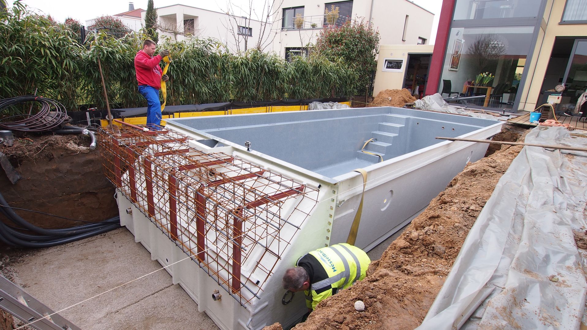 GFK Pool mit Gegenstromanlage, Rollladenabdeckung und vollautomatisierter Pooltechnik, Hesselbach GmbH Hesselbach GmbH