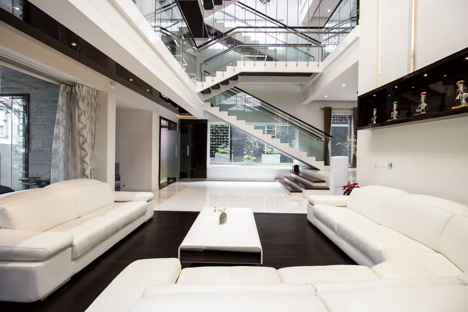 Contermporary Elegance, A360architects A360architects ห้องนั่งเล่น