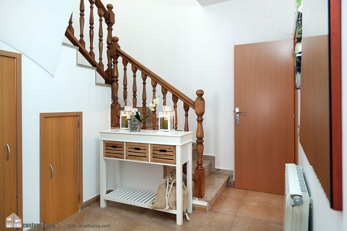 Home Staging en Barcelona, custom casa home staging custom casa home staging Коридор, прихожая и лестница в средиземноморском стиле