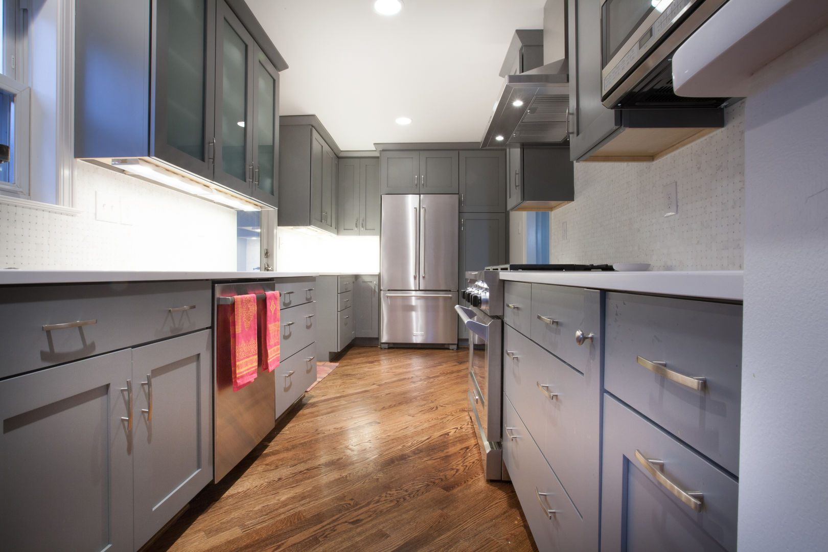 Home remodel in Washington, D.C., RedBird ReDesign RedBird ReDesign モダンな キッチン